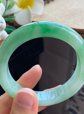 3.19批2045号55-12.8-8.5翠阳绿色镯！色泽青翠欲滴！