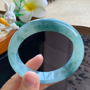 一副泼墨山水意境画卷 4.6批2730号59.9 飘花镯 9.5 14.7