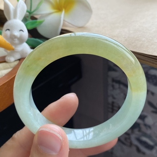 搭配 3.16批596号52 温柔 8.3秋香色果冻镯 10.7