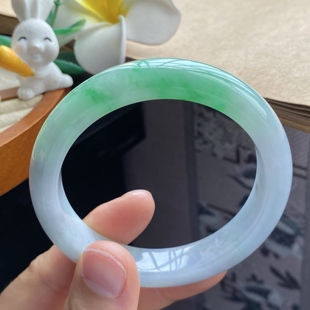 颜色很辣艳 8.5翠阳绿色镯 12.2 3.28批1086号55.9