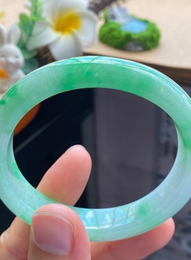 11.25批11052号53.3-47.7-11.5-7.5阳绿贵妃镯！适合正圈51.3戴！