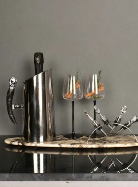 轻奢样板间售楼处酒柜装饰摆件