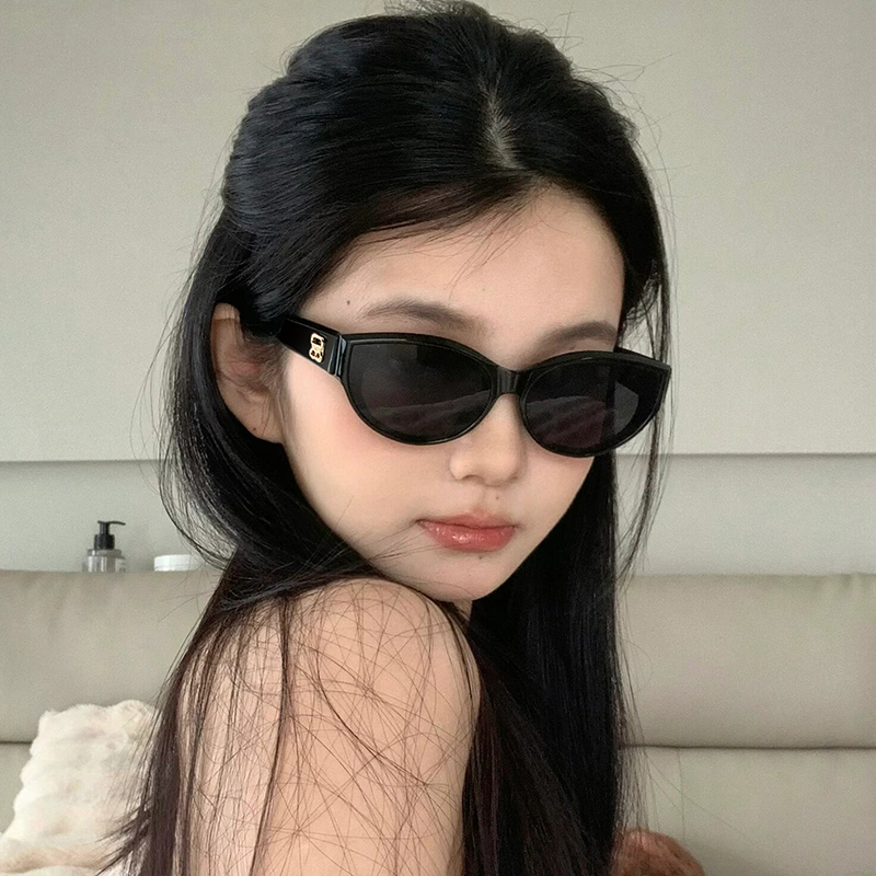 欧美猫眼墨镜女款高级感造型拍照网红同款太阳镜防紫外线冬季雪地