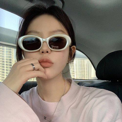 海边装饰拍照美式小框白框墨镜女