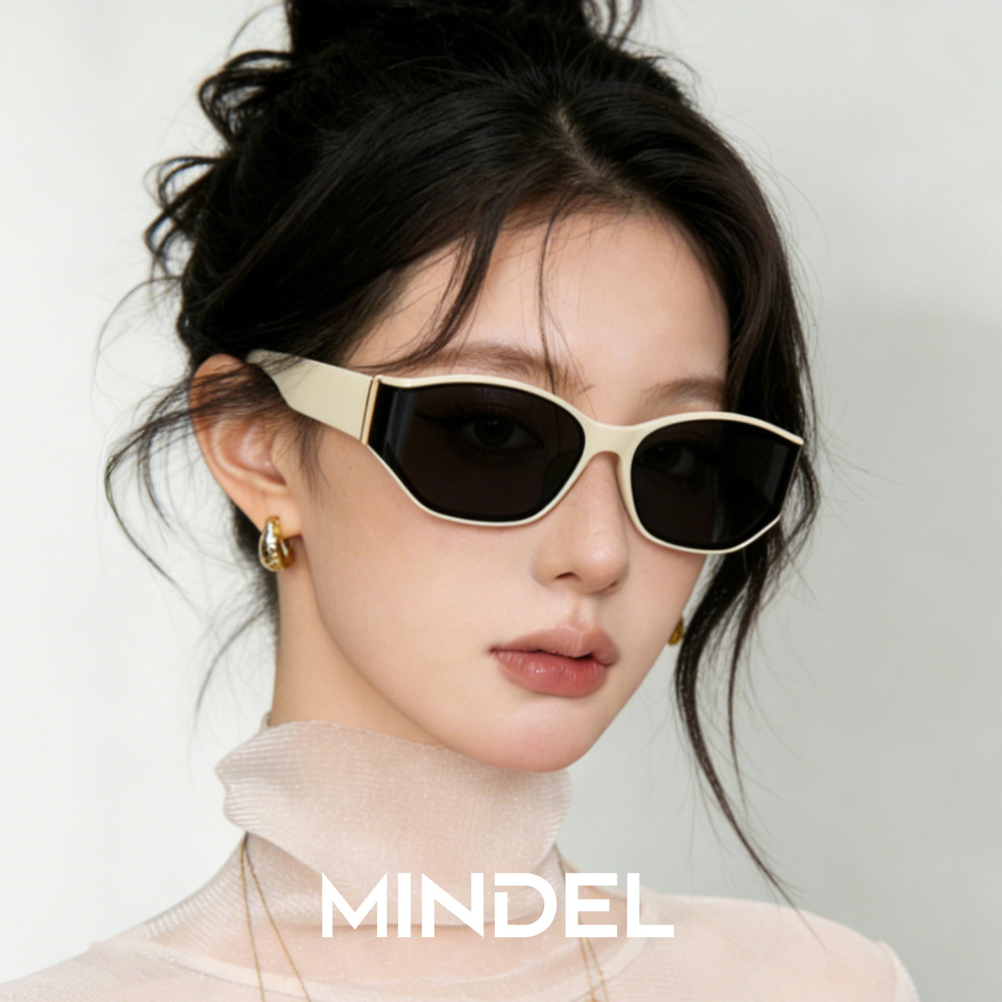 曲面屏白框墨镜女2026新款高级感复古显脸小海边防紫外线太阳眼镜