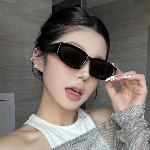 未来科技感墨镜女2026新款