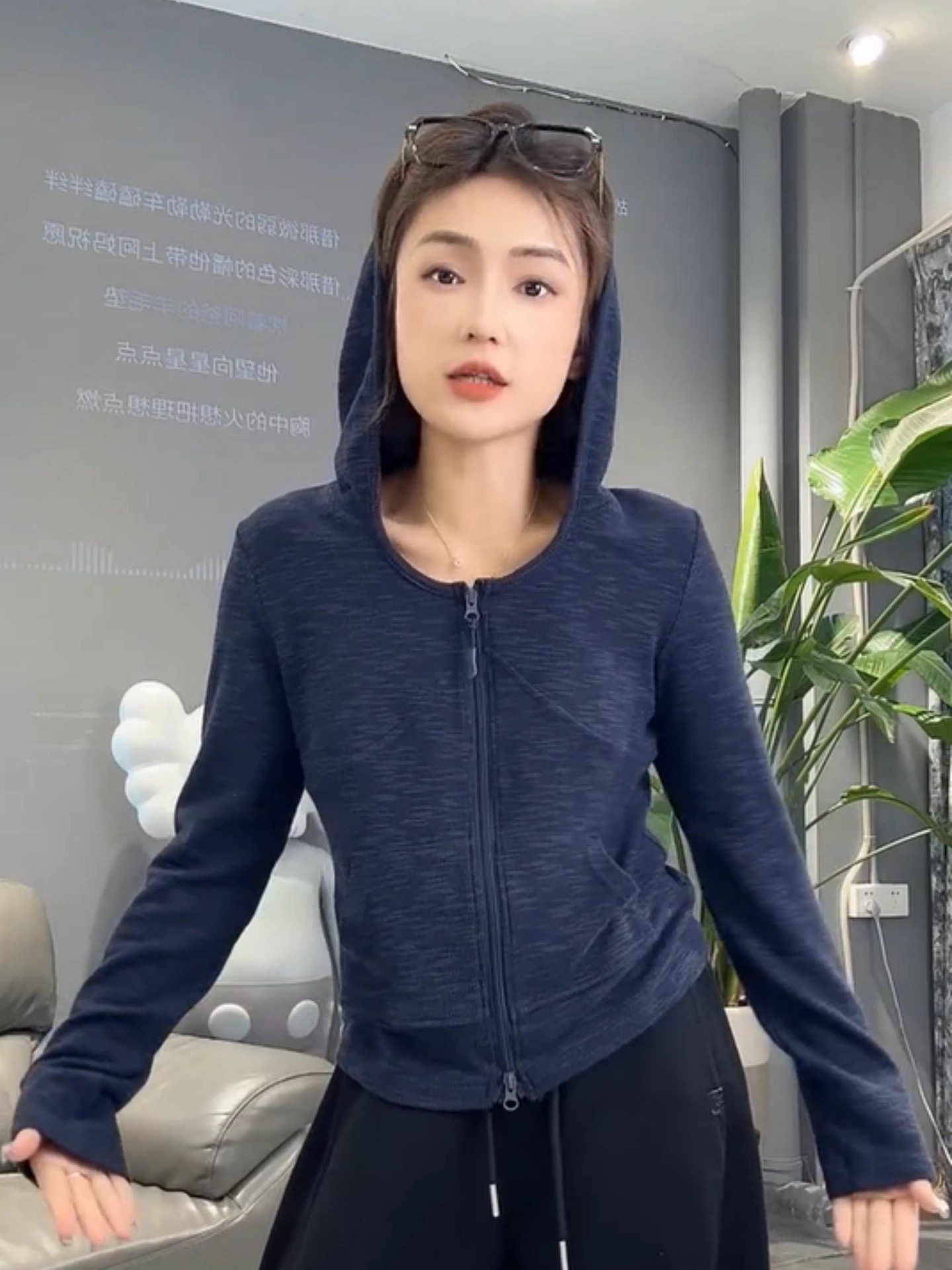 连帽长袖拉链开衫女2025秋韩系纯色百搭气质卫衣时尚洋气外套上衣
