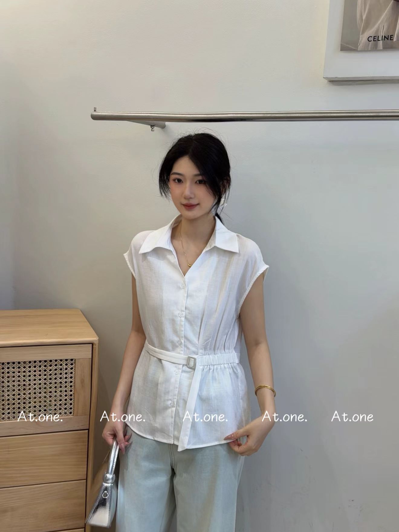 At极简小翻V领坎肩无袖衬衫女2026夏季新款收腰设计气质百搭上衣