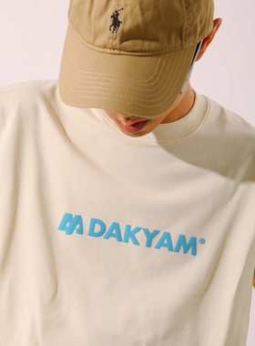 DAKYAM(达人)Brand Basic Logo 发泡浆品牌印花圆领休闲短袖TEE恤