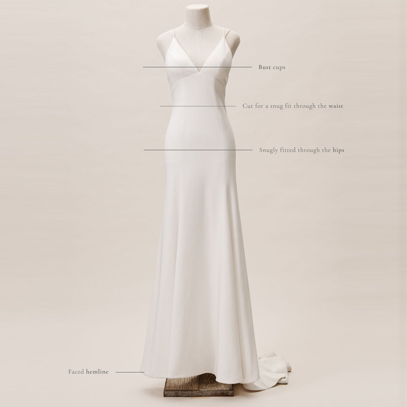 法式缎面轻婚纱新款新娘气质轻奢V领吊带宴会露背鱼尾礼服小拖尾