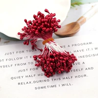 Один бордовый кусок, около 150 штук