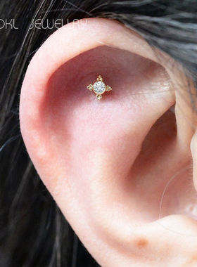 超闪锆石钛钢耳钉女高级感bling钻石耳骨钉耳蜗螺丝拧扣小众耳饰