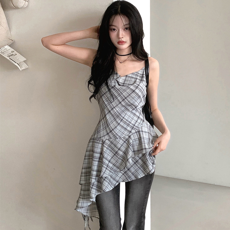 鬼马系少女2025新款韩国复古格子印花连衣裙夏季设计感不规则短裙
