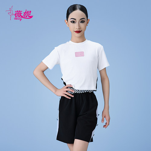 薇妮舞美休闲短袖短裤外套三件套
