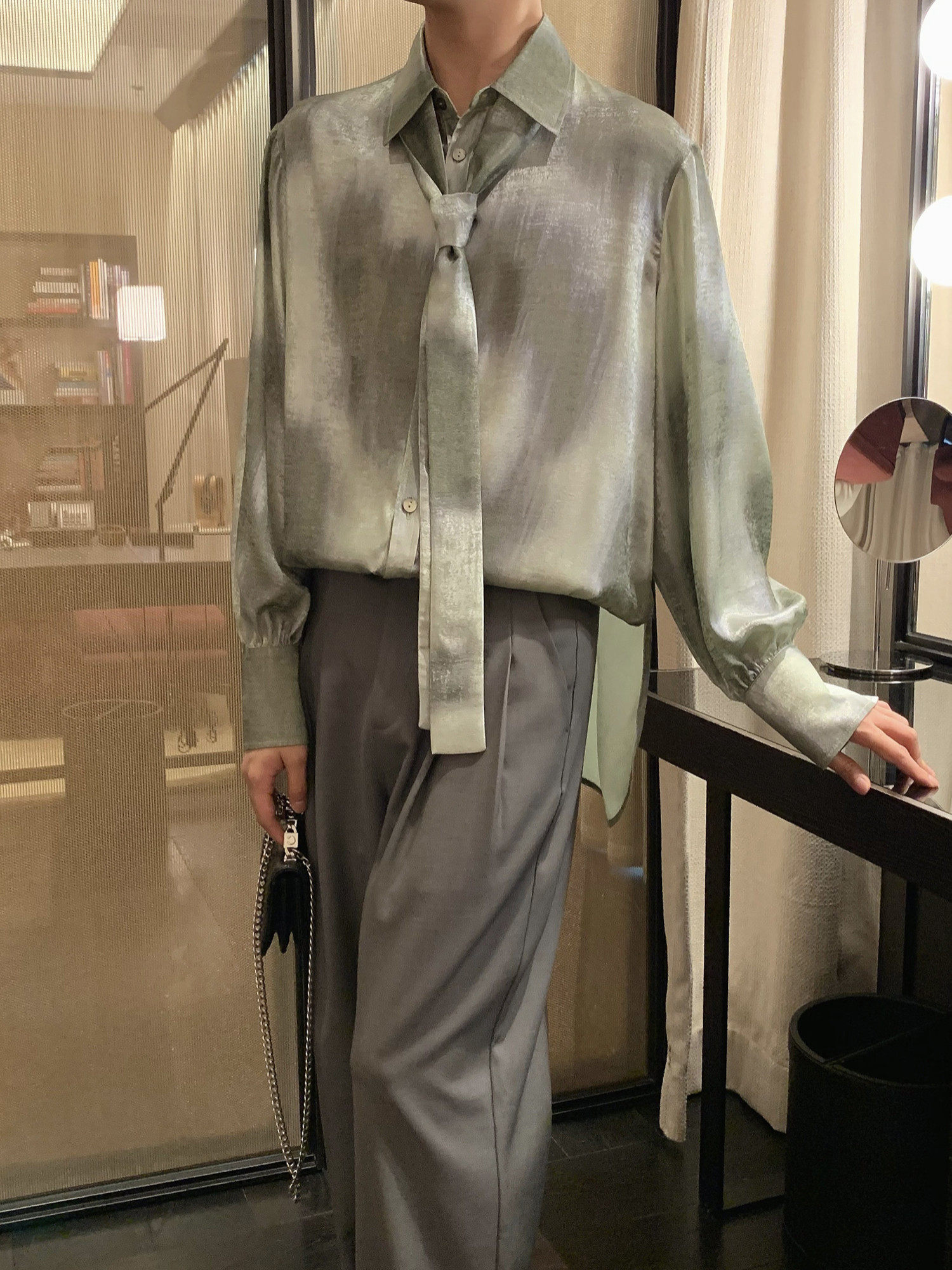 阿茶与阿古{松绿}光泽感缎面衬衫男高级感痞帅领带设计长袖衬衣
