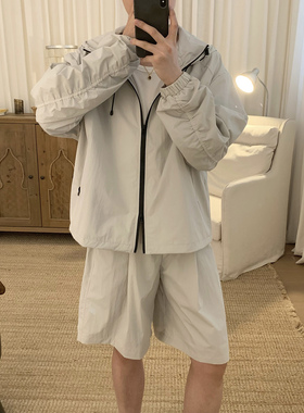 阿茶与阿古灰色防晒休闲运动套装男夏季宽松潮流连帽外套短裤