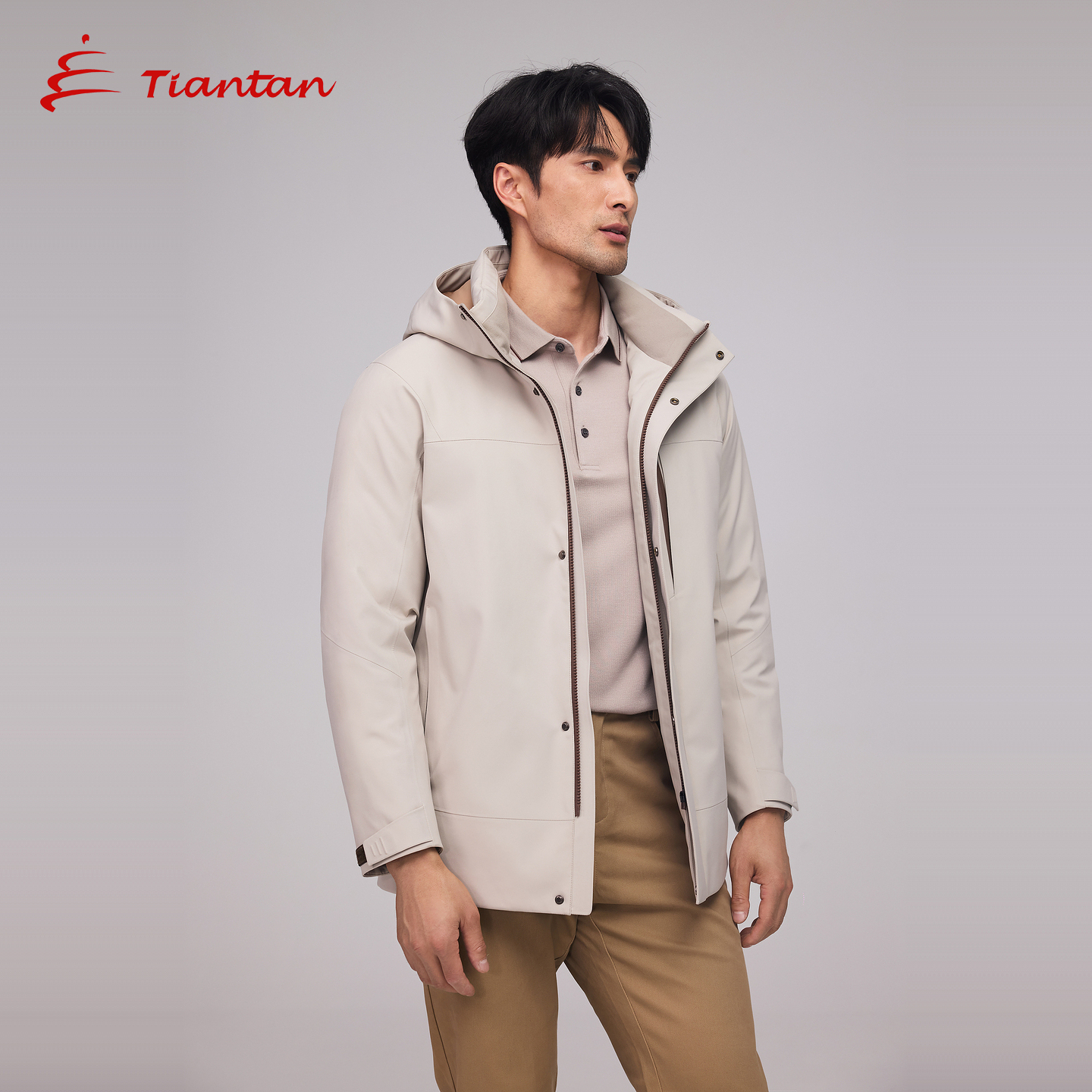 天坛休闲连帽羽绒服米色时尚设计