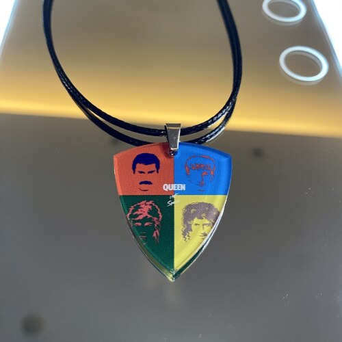 皇后乐队QUEEN周边项链吉他拨片配饰专辑欧美摇滚胸针徽章配饰