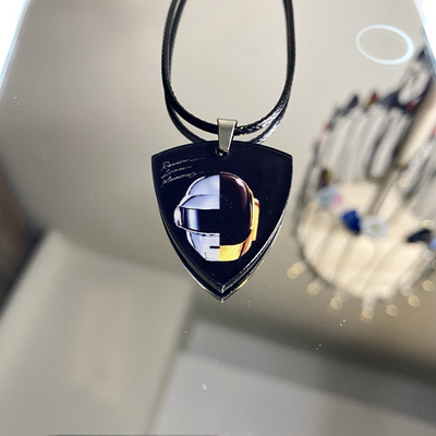 Daft Punk蠢朋克周边项链吉他拨片配饰专辑唱片摇滚庞克乐队徽章