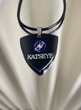 Katseye周边猫瞳吉他拨片项链应援配饰专辑徽章亚克力挂饰物料