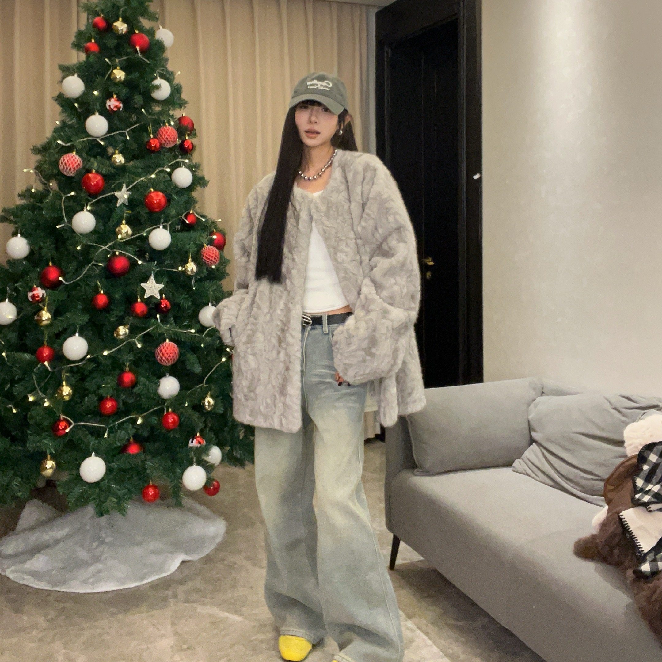 2025冬季宽松慵懒氛围感圆领卷袖仿小湖羊保暖毛毛皮毛一体外套女