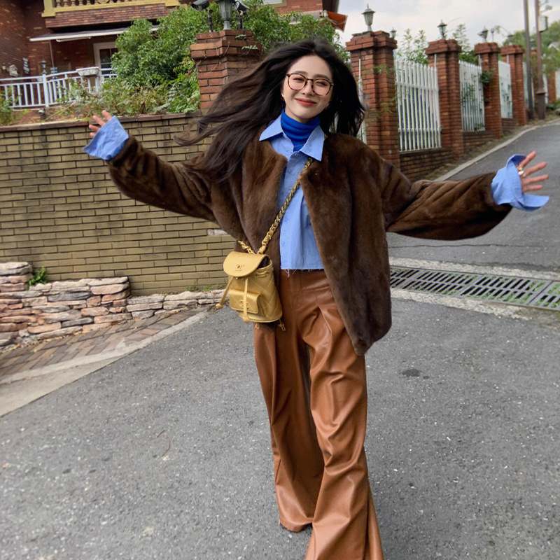 咖啡色高级感显瘦毛毛外套