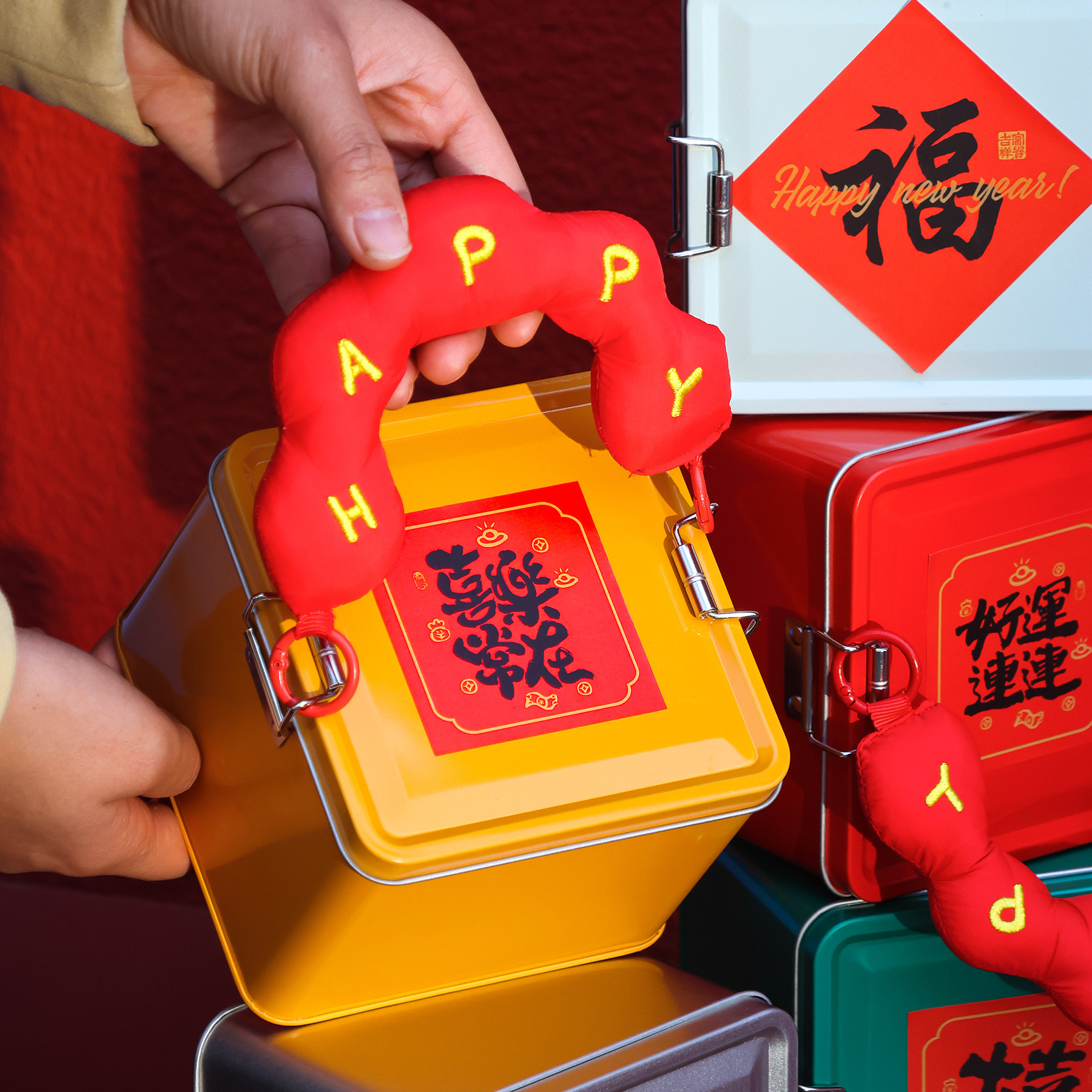 2026新年礼盒马口铁充棉手提方形烘焙糕点曲奇打包盒迷你小铁盒