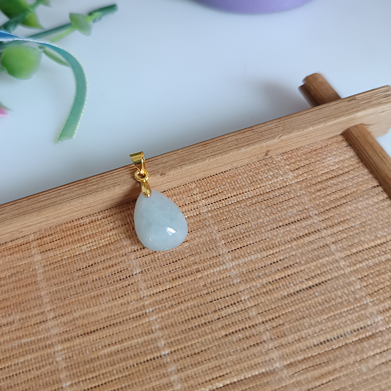 上新原创天然翡翠玉水滴项坠简约气质百搭吊坠女款时尚个性新款潮