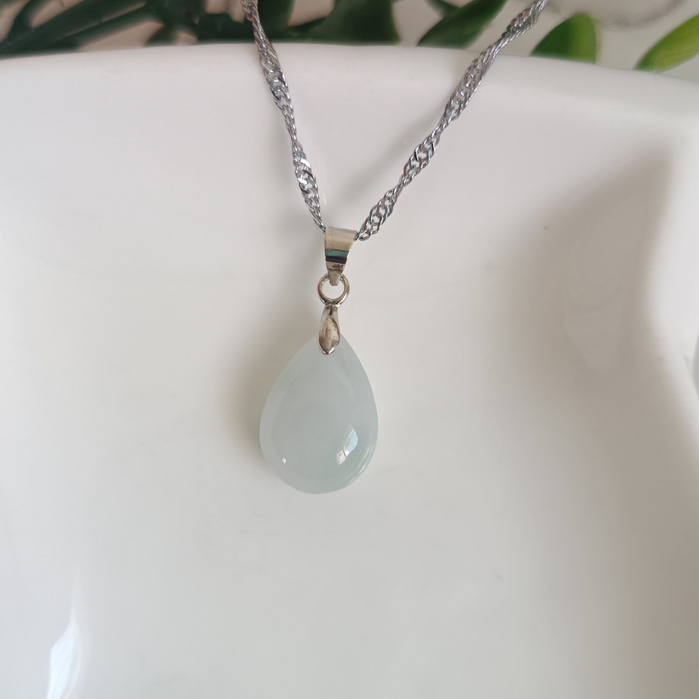 天然翡翠水滴A货吊坠项链女简约玉石坠锁骨链项坠冰种饱满飘花