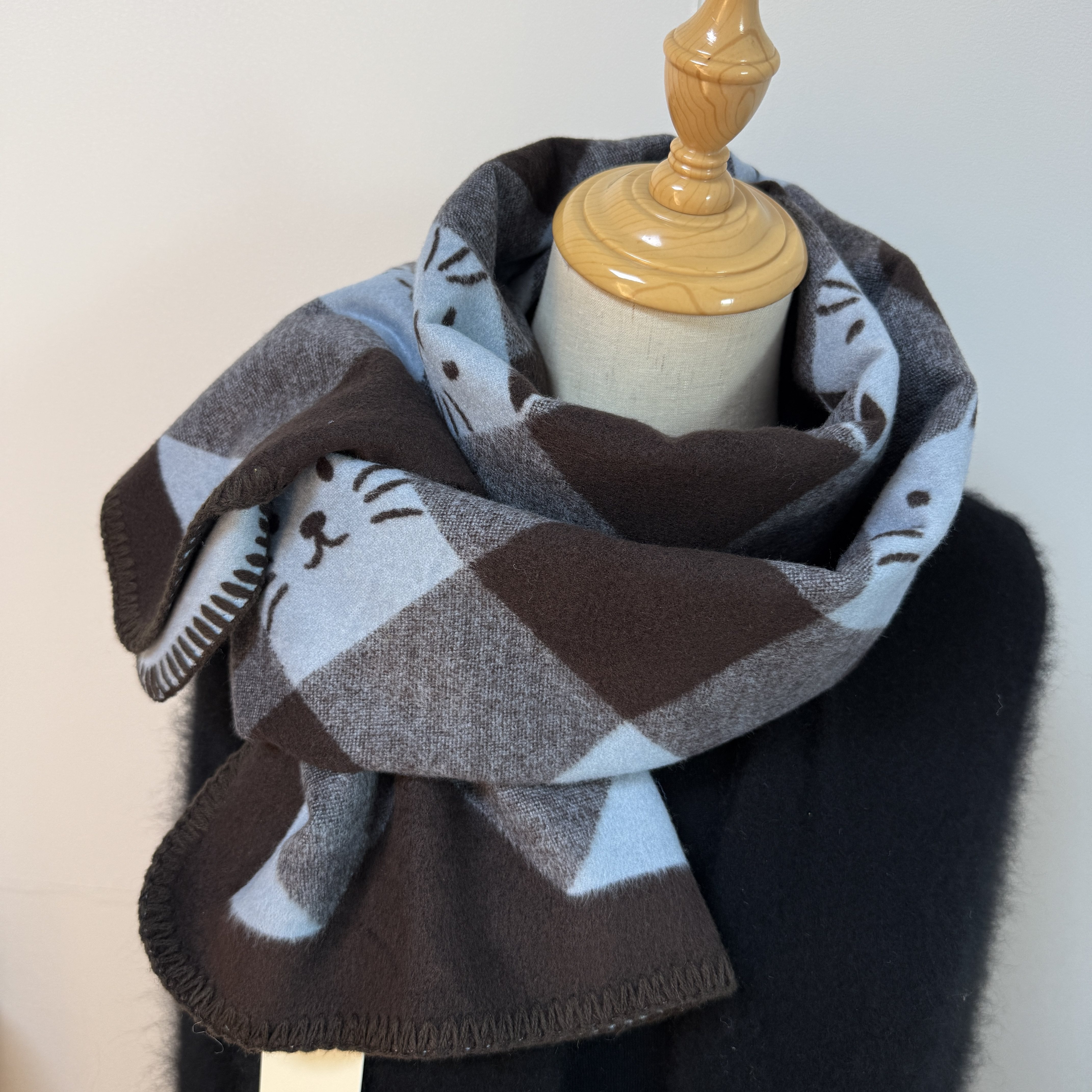 定制款菱格猫咪双面围巾女冬季加厚保暖高级感柔软舒适围脖大披肩