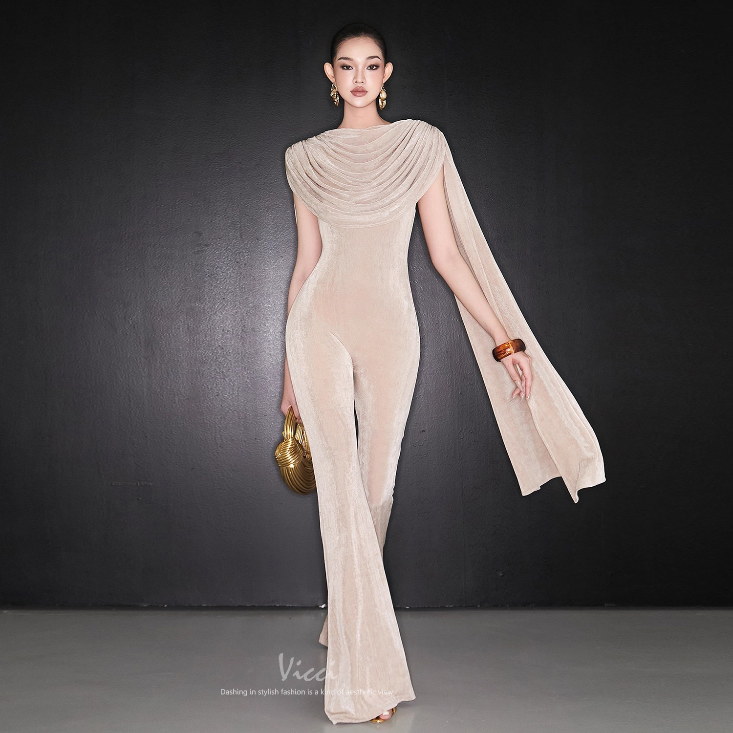 细闪光泽曲线感修身荡领飘带连体裤大长腿阔腿一体式连衣裤女2026