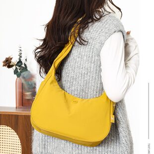 2026饺子包纯色好看女单肩斜挎手提9.7寸IPAD伞逛街旅游便携小包