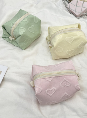 可爱简约爱心小方包化妆包女学生便携纯色收纳包化妆品洗漱