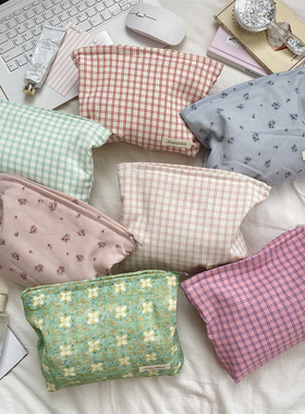新款清新格子便携化妆品收纳袋化妆包大容量外出洗漱补妆包
