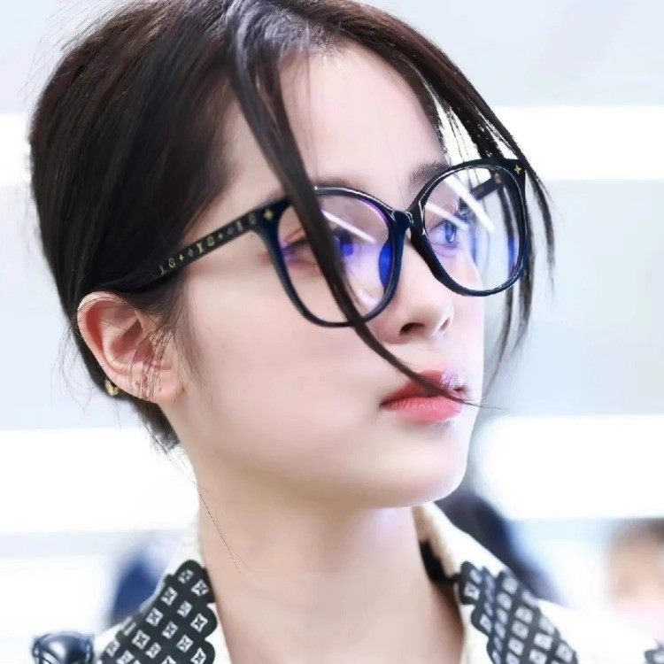 欧阳娜娜同款大框黑色眼镜高级设计感四瓣花圆脸复古镜框配近视