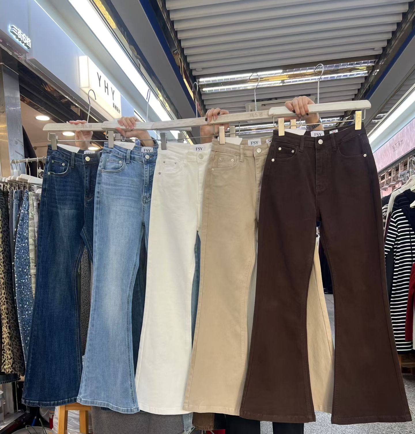 冬季新款设计感后口袋高腰显瘦百搭修身弹力四面弹微喇叭牛仔裤女