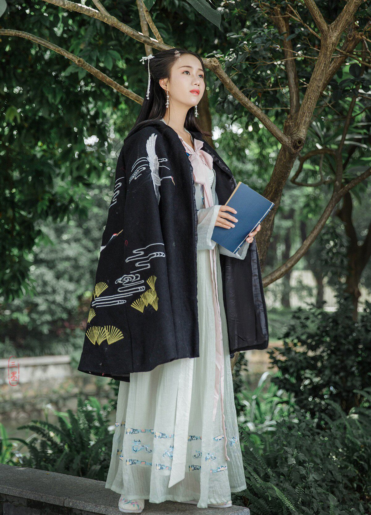 THREE INK ANCIENT STYLE HANFU WOMENS AUTUMN AND WINTER CLOTHES CHINESE STYLE EMBROIDERY THICKENED WOOLEN TWEED MID-LENGTH ANCIENT STYLE CLOAK WARM CLOAK