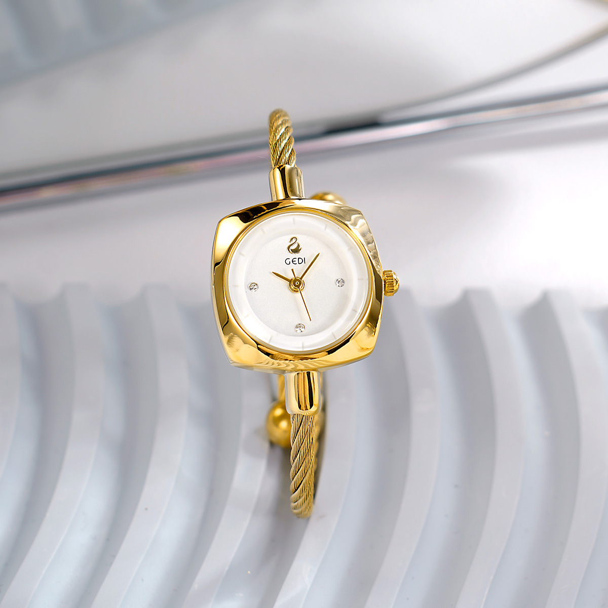 小精致小巧创意金属编制绳手镯表小众高级感天鹅石英手表