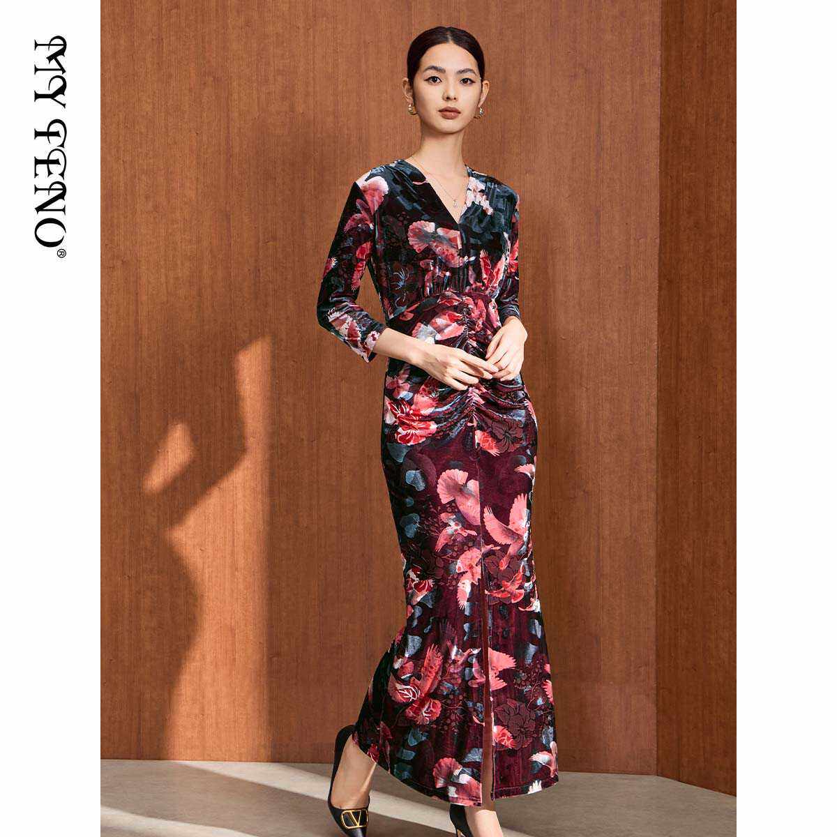 马天奴女装秋季新款黑色印花丝绒连衣裙V领收腰长裙气质开衩礼裙,女装/女士精品,连衣裙,淘宝优惠券,粉丝福利购,淘宝优惠卷