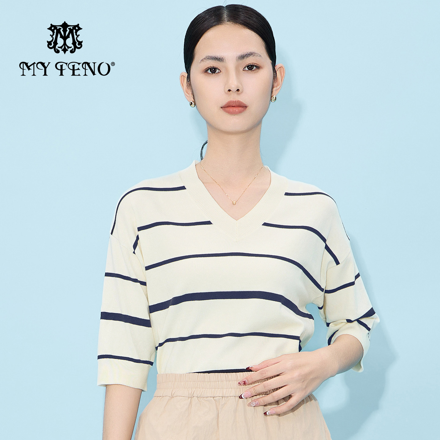 马天奴2025夏季新款白色条纹针织上衣V领短袖小衫上衣休闲时尚女