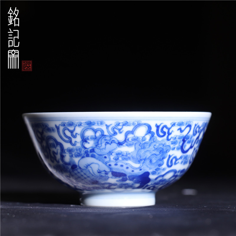 铭记窑青花茶杯狮子滚绣球圆口杯
