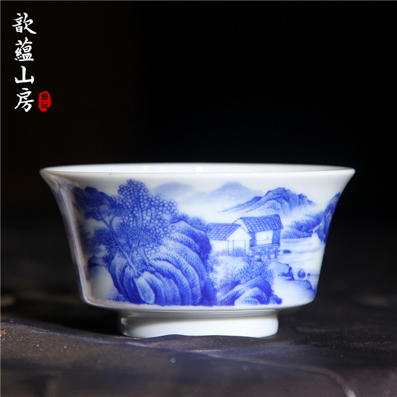 歆蕴山房于君制青花山水小马蹄杯