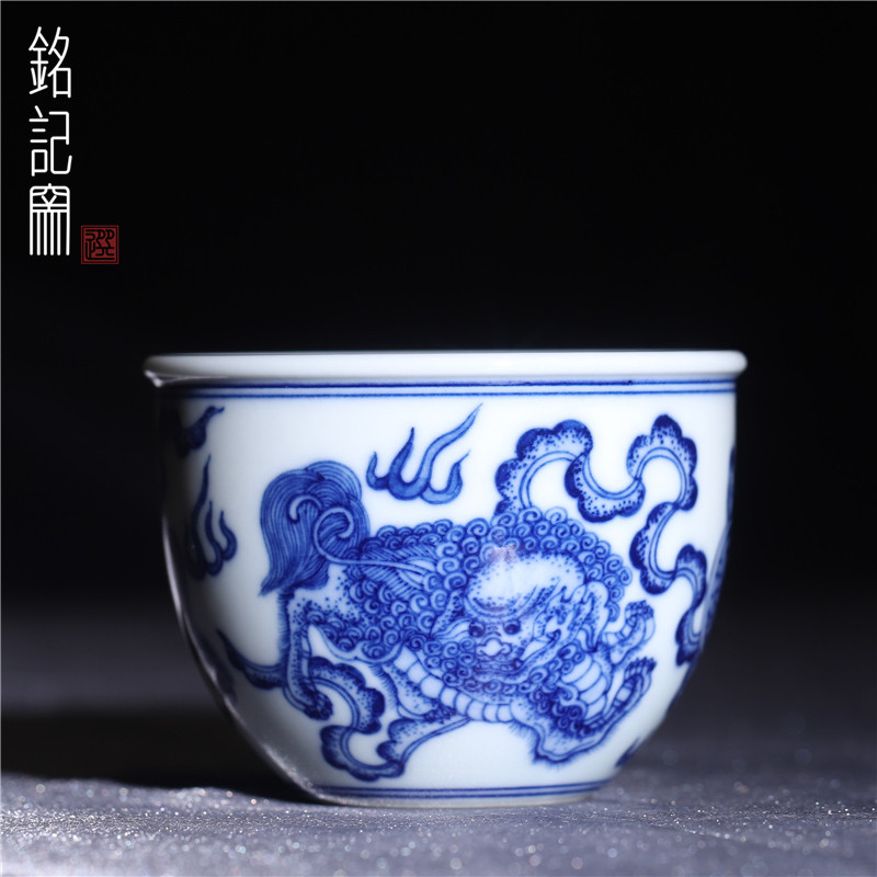 景德铭记窑青花狮子滚绣球水缸杯