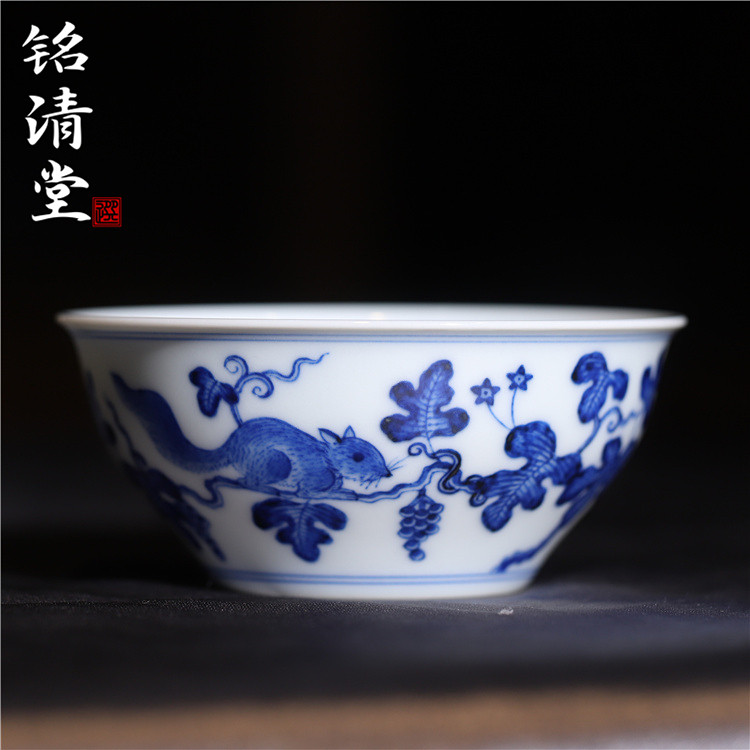 铭清堂于君窑青花松鼠葡萄灯盏杯