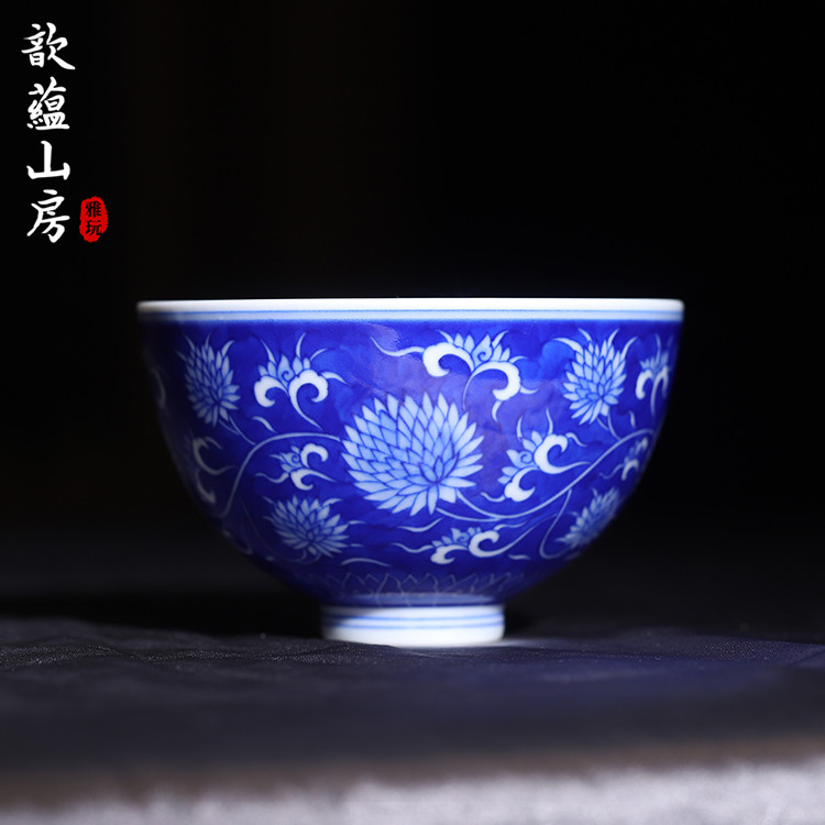 歆蕴山房于君监制地皮菊花鸡心杯