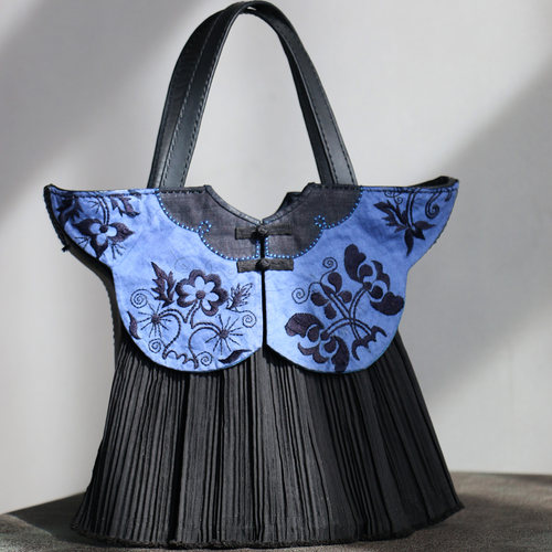 裙子包2025抒闲原创老绣不规则趣味创意小众蓝底松桃百褶裙手提包