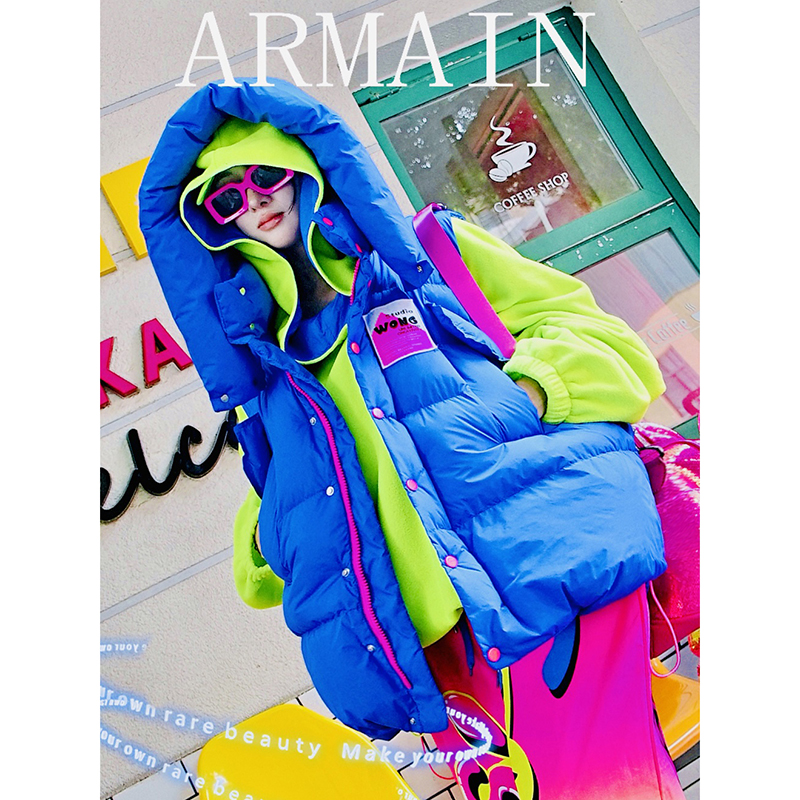 宝蓝玫红彩色字母休闲棉服马甲女