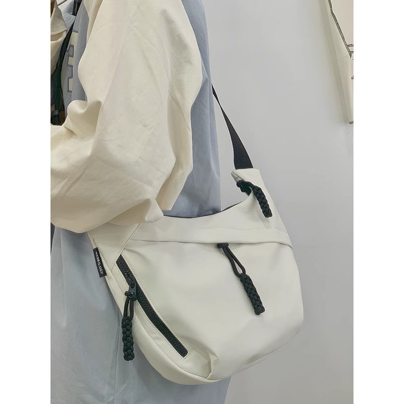 港风复古休闲纯色运动斜挎包包女2023新款日系原宿潮牌工装帆布包