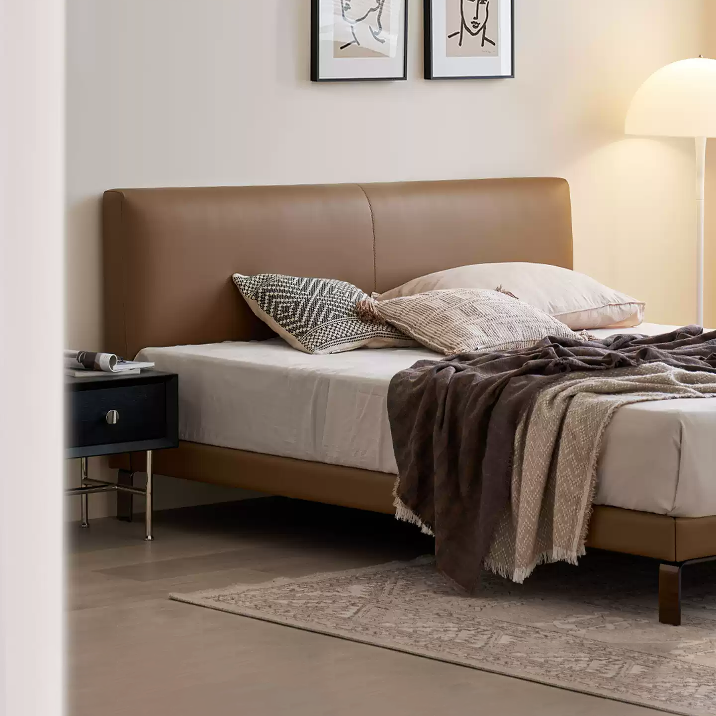 真皮床 现代简约主卧大床中古复古风1.8齐边软包双人床