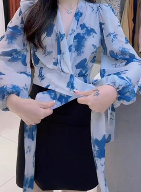 2026新款法式复古水墨晕染V领系带雪纺衬衫高腰短裙今年流行套装